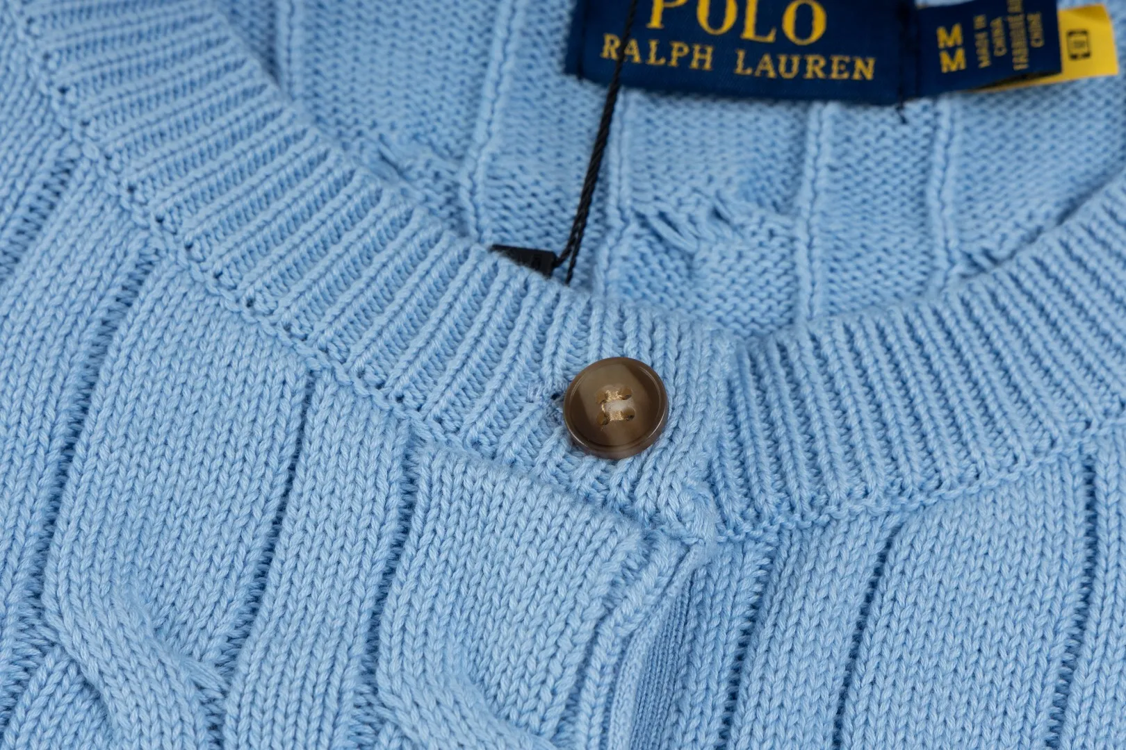 P230 #R93 RALPH LAUREN Ralph Lauren twelve colors classic small label embroidery logo seven-button knitted cable cardigan sweater women's top, high-density LOGO embroidery on the chest, original customization of tag accessories. Made of pure cotton yarn, pure cotton is skin-friendly and comfortable, small label war horse embroidered twist button cardigan sweater 🐎 high quality, follow the blogger to learn how to wear it! Let’s buy a Ralph Lauren cable sweater. It’s a super hard-to-find series after it became popular. It’s hard to find one on the official website. It’s simple and practical to wear, with a lazy and loose feel. The thickened fabric has more texture, feels soft and delicate, and has a loose fit. Whether worn alone or layered, you can wear different styles of fashion with just one piece!   Size:
